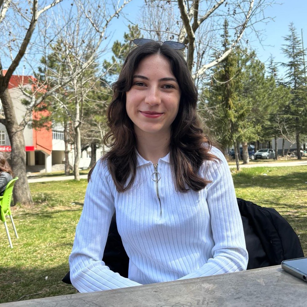 Cansu Çolak